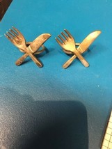pair of vintage unusual brass fork &amp; knife napkin rings - €25,91 EUR