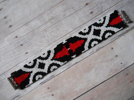Bracelet: Red, Black, &amp; White Art Deco Motif; Peyote Stitch, Tube Clasp - £31.10 GBP