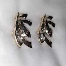 Vintage Coro Gold Tone Bamboo Criss Cross Clip On Earrings 1.25&quot; - £7.10 GBP
