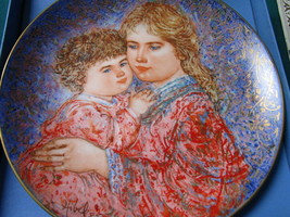 Edna Hibel &quot;Mother&#39;s day&quot; ERIKA AND JAMIE, collector plate NIB 8&quot;[am12] - £35.78 GBP
