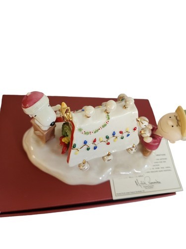 Lenox Snoopy’s Christmas Celebration Figurine 2006 - Musical Item image 5