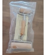 The Pampered Chef Dough and Pizza Roller New In Package #1480 - $27.39 CAD