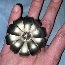 Vintage Metal Elastic Adjustable Finger Ring Flower 2” Diameter Silver - £7.52 GBP