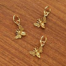 Tiny Honey Bee Charm - Bronze - Left Side 13x7mm - $147.43 MXN
