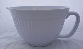 Cynthia Rowley 2 Qt Melamine Mixing Bowl: White, w/ Pour Spout Ribbed, N... - $24.95