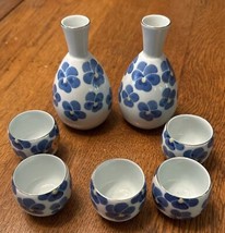 Shosen 松泉 Blue &amp; White Porcelain Arita Sake 2 Bottles &amp;  5 Cups Vintage ... - $471.20 MXN