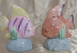 Vtg. Pair Of Tropical Fish Salt &amp; Pepper Salt Shaker 3&quot; - £11.70 GBP