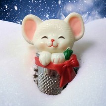 Hallmark Christmas Mouse In Thimble Brooch Pin Holiday Vintage 1988 Plas... - $14.84