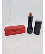 New in Box Shiseido Rouge Rouge Lipstick, Dusky Honey BE323, 0.14oz - $227.35 MXN