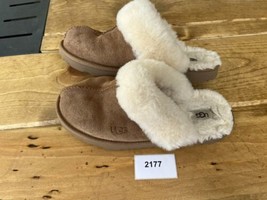 READ Ugg Australia Women&#39;s Sheep Skin /Suede Slippers House Shoes Slip O... - $29.70