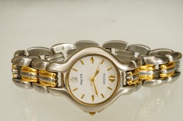 VINTAGE Jewelry PULSAR Two Tone Metal Calendar Ladies Chunky Unisex Watch - $19.79