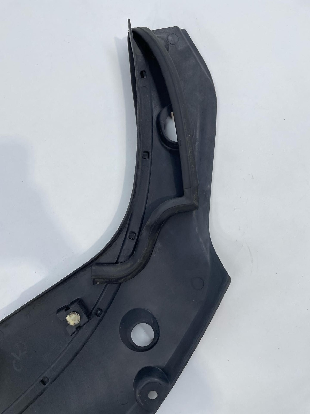 2011 Cadillac SRX Radiator Support Cover Complete W/ Rubber Seal 20843992 OEM Item image 11