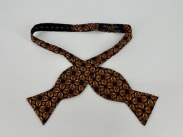 Brooks Brothers Makers All Silk Bow Tie Blue Brown Horse Equestrian Print - £19.58 GBP