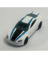 Hot Wheels 2015 White Aston Martin V8 Vantage Made in Malaysia - $74.30 MXN