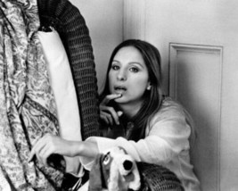 Barbra Streisand crouches behind chair 1972 Up The Sandbox 16x20 poster - £19.65 GBP