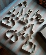 William Sonoma Kids Haunted Halloween 3D Cookie Cutters w Recipes - $9.89