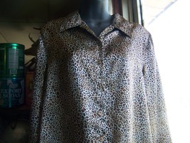 Kathie Lee collection Leopard pattern blouse ladies 8 - £12.06 GBP