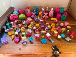 Huge Lot of Shopkins Plastic &amp; Rubber Food Dresses Pianos Furniture Play Figures - £15.25 GBP