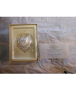 Hallmark Keepsake &quot;Heart of Motherhood - Forever in Her Heart&quot; 2004 Orna... - $19.28 CAD