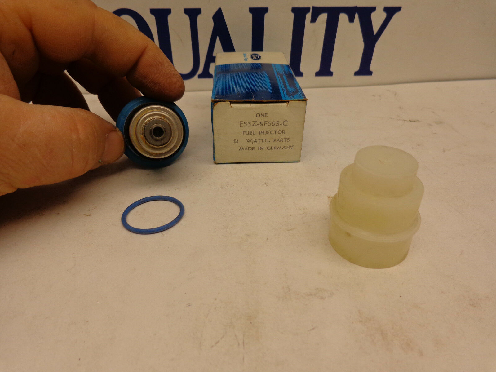 FORD E53Z-9F593-C Fuel Gas Injector OEM NOS - $19.33