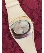 Ladies Vintage 1980s Quartz Silver Fashion Watch SS Back Base Metal Bezel - $122.61 MXN