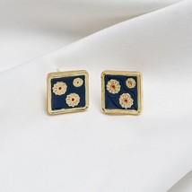 LATS Classical Enamel Embossed Flower Stud Earring Vintage Small Daisy Earrings  - £8.35 GBP