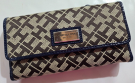 Tommy Hilfiger Signature TH Trifold Continental Checkbook Wallet Brown B... - $24.95