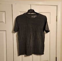 Spyder men size large short sleeve t-shirt - $4.94
