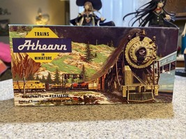 HO Scale Athearn 1759 Illinois Central Hopper Car - $13.10