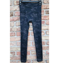 Spanx Look At Me Now Seamless Black Camo Leggings Size Small - £36.08 GBP