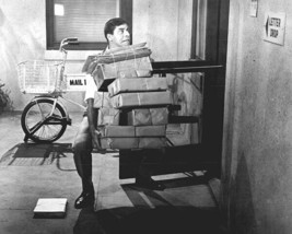 Jerry Lewis delivering packages in The Errand Boy 8x10 inch photo - £8.72 GBP