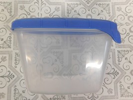 Rubbermaid Servin Saver Container w Blue Easy EZ Open Lid #B  2.4 Pt Rectangle - £11.90 GBP