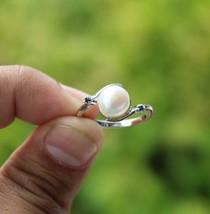 Silver Pearl Ring Blue Sapphire Ring Beautiful Pearl Sapphire Ring 8 mm Round - £34.35 GBP