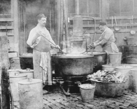 Belgium two men making soup in a large vat 1914 World War I WWI 8x10 Photo - £6.91 GBP