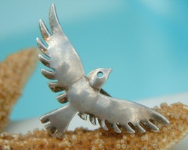 Vintage Sterling Silver Bird In Flight Hand Crafted Collar Lapel Clip - £16.03 GBP