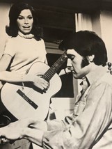 Elvis Presley Vintage 8x10 Photo Picture Elvis With Mary Tyler Moore - £10.12 GBP