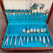 Wm Rogers International Silver Silverplate Sweep Pattern Set with Box 52 Pieces - £75.96 GBP