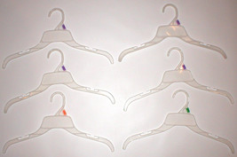 WHOLESALE LOT 50 WOMENS LADIES PLASTIC CLOTHES HANGERS ON SALE FREE SHIP... - £23.52 GBP