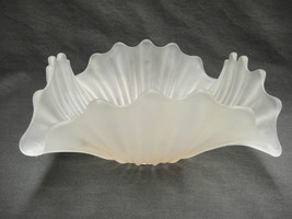 Vintage Satin Art Glass Centerpiece Bowl Ruffled Ribbed Orange Ombre 5 x 9.5&quot; - £18.48 GBP