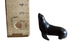VTG Miniature Dollhouse Seal Animal Figurine Plastic 1.1&quot;x1.5&quot; Toy - $177.03 MXN