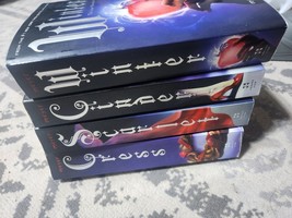 Lunar Chronicles: Lot of 4 - Volume Book Set Marissa Meyer Paperback Bon... - $600.67 MXN