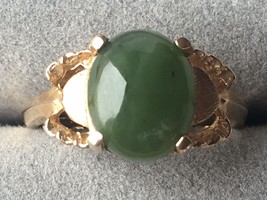 14k Gold Jade Cabochon Ring Size 6 1/2 - £208.57 GBP