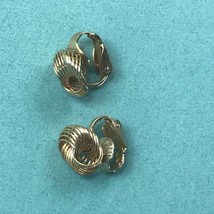 Vintage Dainty Goldtone Wire Knot Clip Earrings – 3/8th’s x 3/8th’s inches –  - £7.56 GBP