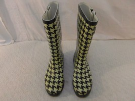 Adult Women&#39;s Merona Tan Black 8 Rubber Mid Calf Rain Winter Boots 33674 - £19.19 GBP