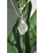Uv reactive crystal pendant // Petroleum quartz // Terminated quartz - €34,28 EUR