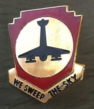 &#39;64 US Army Air Defense Artillery Enamel Crest Enlisted Vietnam We Sweep... - $9.00