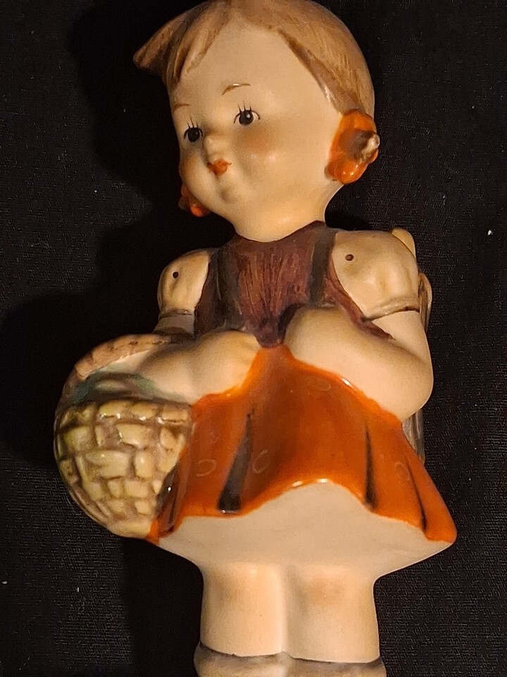 Hummel Goebel School Girl #81 2/0 Girl With Basket & Backpack 4 3/4" W... Item image 6