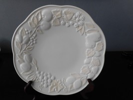 LENOX Butler&#39;s Pantry Fruitier Off White 9&quot; Accent Luncheon Plate Embossed Ribs - £16.84 GBP