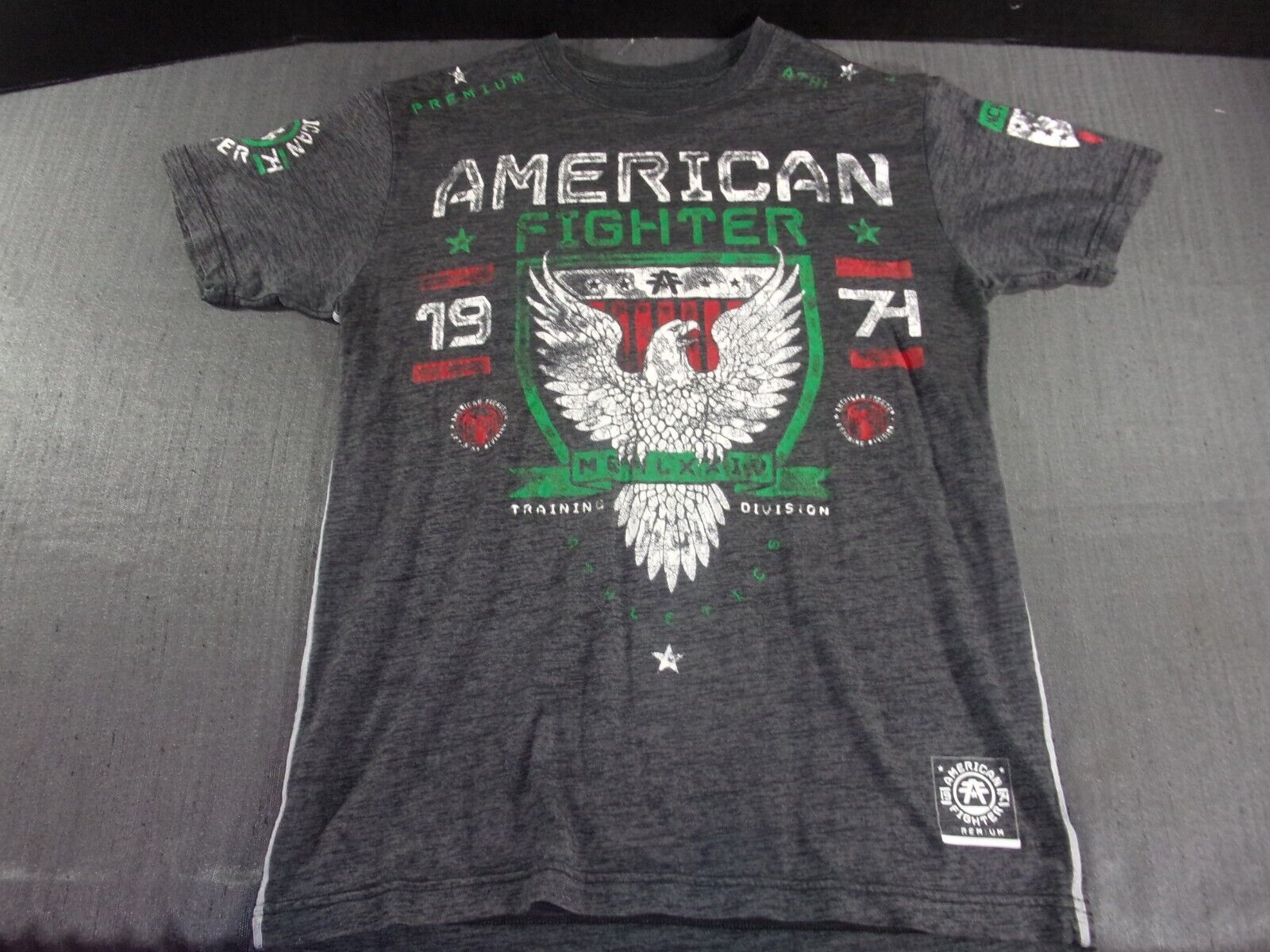 Primary image for BUCKLE AMERICAN FIGHTER TRAINING DIVISION MEDIUM GRAY POLYESTER T-SHIRT