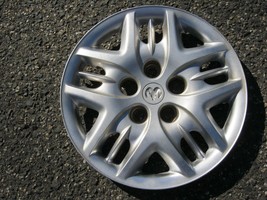 One factory 2001 2002 Chrysler Voyager 15 inch bolt on hubcap wheel cover - $25.83